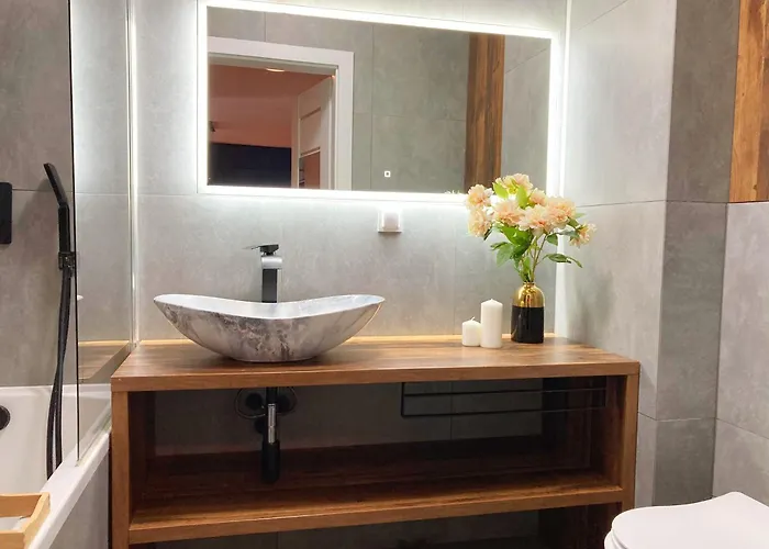 Gold - Podziemny Garaz Blisko Stadionu I Lotniska - Wygoda, Styl I Komfort Apartment *