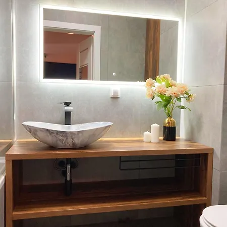 Gold - Podziemny Garaz Blisko Stadionu I Lotniska - Wygoda, Styl I Komfort Appartement *