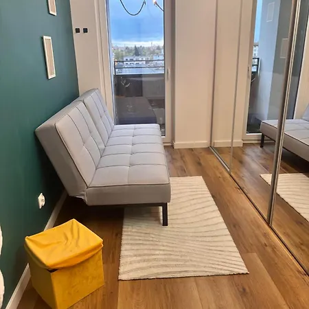 Gold - Podziemny Garaz Blisko Stadionu I Lotniska - Wygoda, Styl I Komfort 포즈난