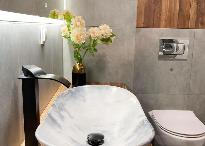 Apartman Gold - Podziemny Garaz Blisko Stadionu I Lotniska - Wygoda, Styl I Komfort Poznań