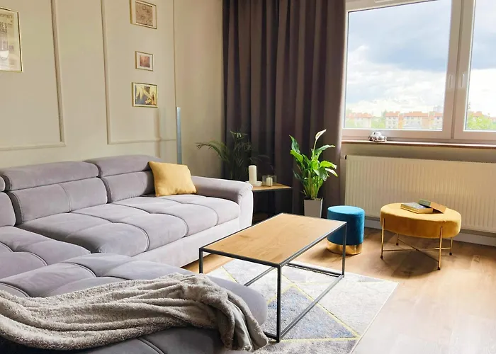 Gold - Podziemny Garaz Blisko Stadionu I Lotniska - Wygoda, Styl I Komfort 포즈난