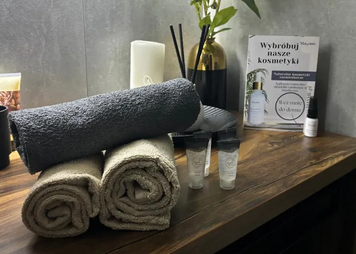 Gold - Podziemny Garaz Blisko Stadionu I Lotniska - Wygoda, Styl I Komfort Apartman *